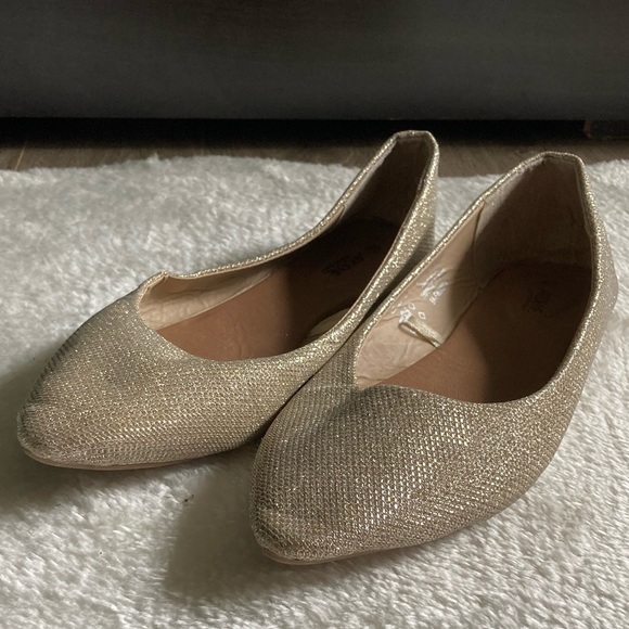 ☀️Gold Flats☀️ - Picture 3 of 3